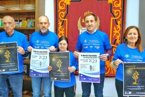 Las autoridades y usuarios de la asociación presentan la gala y la marcha de Asprodalba