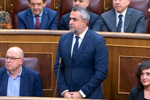 Juan Antonio Lorenzo, prometiendo el cargo de diputado.