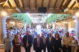 El alcalde y varios miembros del equipo de gobierno acompañaron a los mayores de Vícar.