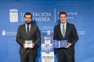 Álvaro Izquierdo y Javier Aureliano García en la presentación de los Presupuestos Generales de la Diputación de Almería para 2024.