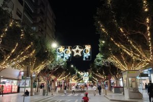 Imágenes del alumbrado navideño de 2022 en el Paseo de Almería.