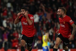 Abdón Prats y Sergi Darder celebrando el gol del empate contra el Cádiz en Son Moix.