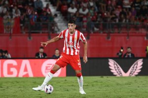 César Montes en el partido ante el Valencia.
