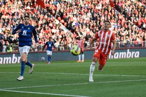 Édgar y Lázaro, rivales la pasada temporada y ahora compañeros en el Almería.