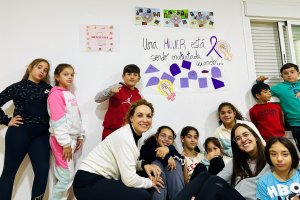 Alumnos y alumnas en el taller.