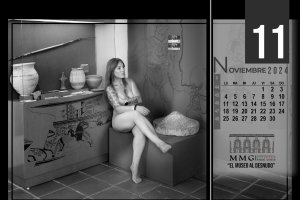 Una de las modelos del calendario velezano. Fotos del calendario: Jaime Llobet y Silvia F. Guirao.