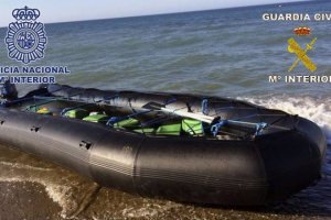 Una de las embarcaciones incautadas por la Guardia Civil.