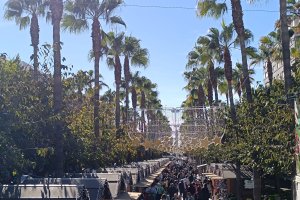 La Rambla, llena de gente en este domingo de diciembre.