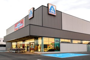 Exterior del nuevo supermercado ALDI de Albox.
