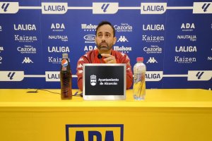 Fran Fernández en una rueda de prensa del Alcorcón.