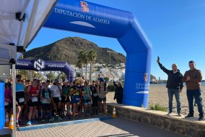 Los corredores en la línea de salida momentos antes de que empiece la competición.