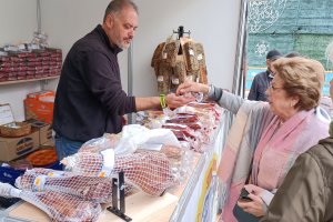 Los almerienses no han perdido el tiempo y ya en la mañana de este martes hacían sus primeras compras en la Feria Sabores Almería.