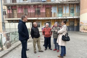 Visita de los socialistas al edificio de El Patio