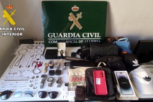 Objetos sustraídos que han sido recuperados por la Guardia Civil.