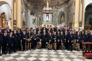 La Agrupación Musical de Cuevas del Almanzora, con Manolo Arana, en la Iglesia de la Encarnación.