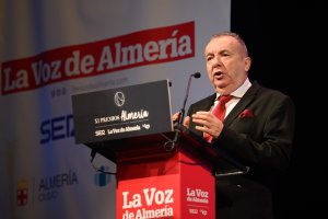 Pedro Manuel de la Cruz, directo de La Voz de Almería en su discurso de bienvenida a los premios.