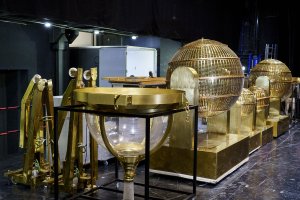 Los bombos del Sorteo Extraordinario de Lotería de Navidad ya están en el Teatro Real.