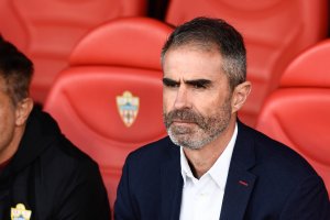 Garitano en el banquillo del Estadio de los Juegos Mediterráneos.