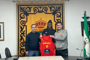 Un alcalde orgulloso de sus deportistas.