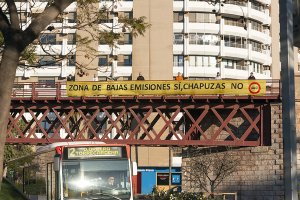 Pancarta protesta colocada por los ecologistas