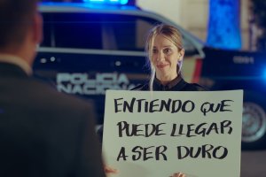 Captura del vídeo navideño de la Policía Nacional de Almería.