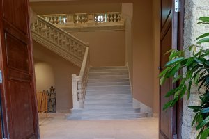 Escalera de entrada a la Casa Consistorial ya rehabilitada