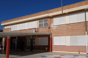 Fachada del instituto cuevano.