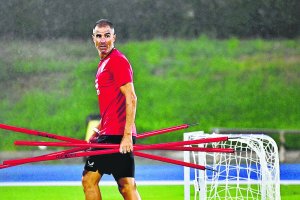 El entrenador vasco del Almería en el Anexo del Estadio Mediterráneo