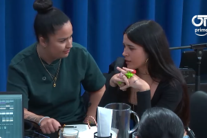 La artista almeriense Vera GRV junto a Salma, concursante de OT./ Operación Triunfo