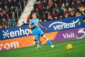 El delantero serbio en el Osasuna-Almería.