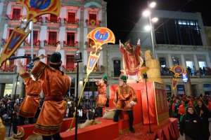 El rey Gaspar a su llegada a Puerta Purchena.