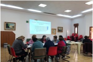Uno de los talleres de envejecimiento activo que se vienen realizando en Vícar.