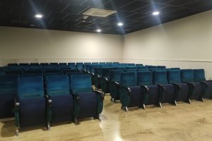 Las butacas del Imperial, listas para ser reutilizadas en un nuevo teatro.