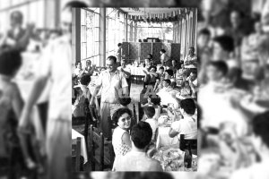 Banquete familiar de Luis Gutiérrez, famoso empleado de la tienda de El Blanco y Negro, en uno de los salones de la Venta Eritaña.