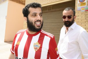 Cúanta felicidad de Turki y Mohamed el día de la compra del Almería.