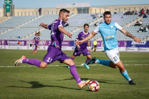 El Real Jaén jugó con la segunda equipación por la falta de material del Poli El Ejido. Detallazo de los locales.