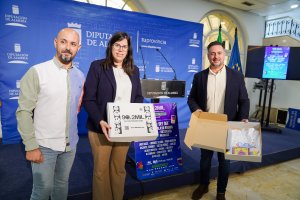 Promotor del evento, Luis Javier Giménez; la diputada de Cultura, Cine e Identidad Almeriense, Almudena Morales y el alcalde de Macael, Raúl Martínez