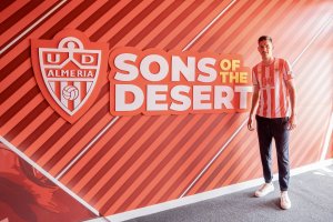 César Montes fue el último top en llegar al Almería.