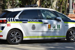 La Unidad de Policía Adscrita retira a sus padres un bebé.