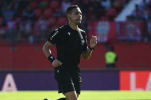 Hernández Maeso en su visita al Mediterráneo durante el Almería-Las Palmas.