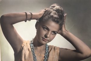 Uno de los populares retratos femeninos de Guerry que lució en su escaparate del Paseo.