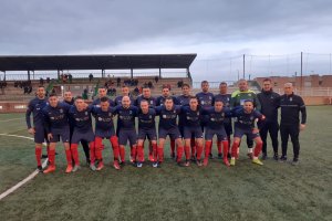 El Roquetas levanta la copa del Torneo de Navidad.