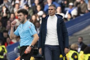 El entrenador del Almería fue expulsado por Hernández Maeso en el tramo final.