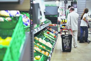 Salarios por debajo de la media nacional e inflación lastran la capacidad de ahorro de los almerienses.