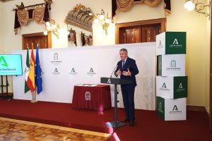 Juan de la Cruz Belmonte, delegado territorial de Salud y Consumo, en un acto en la Delegación del Gobierno de la Junta de Andalucía en Almería.