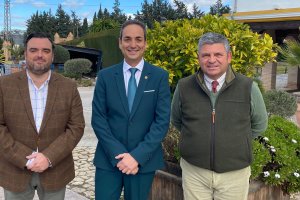 Nueva Ejecutiva. De izquierda a derecha Juan Carlos Burgos Bujalance, secretario; Fernando Paniagua Salvador, presidente y José Manuel Pardo Campos