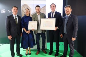 Ignacio Martín recibiendo el Sol de Oro.