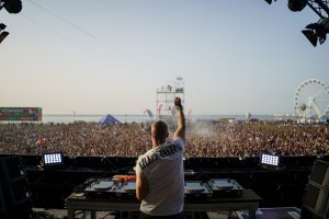 El DJ y productor musical neerlandés Randy Wieland ‘Ran-D’ se integra a la programación del festival con su género ‘hardstyle\'.