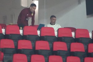 Garitano desde el palco en el Almería-Alavés.