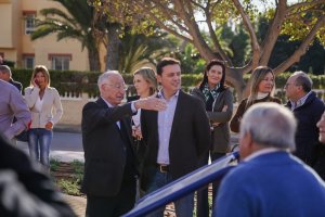 Javier A. García y Gabriel Amat inauguran los nuevos espacios verdes .